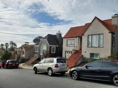view of the front of the house and neighbors