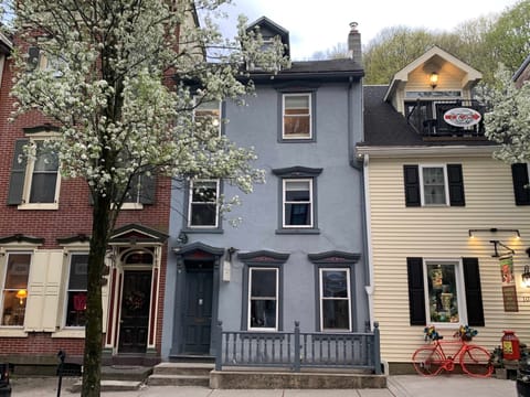 The front of the house (in blue). Guests occupy the top two floors. 