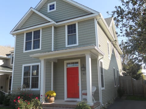 Great in-town location, close to everything Lewes!