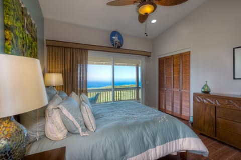 Bedroom with Queen bed has views and access to the lanai