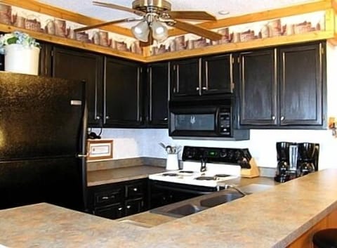 Kitchen w/breakfast bar. New appliances and amenities.