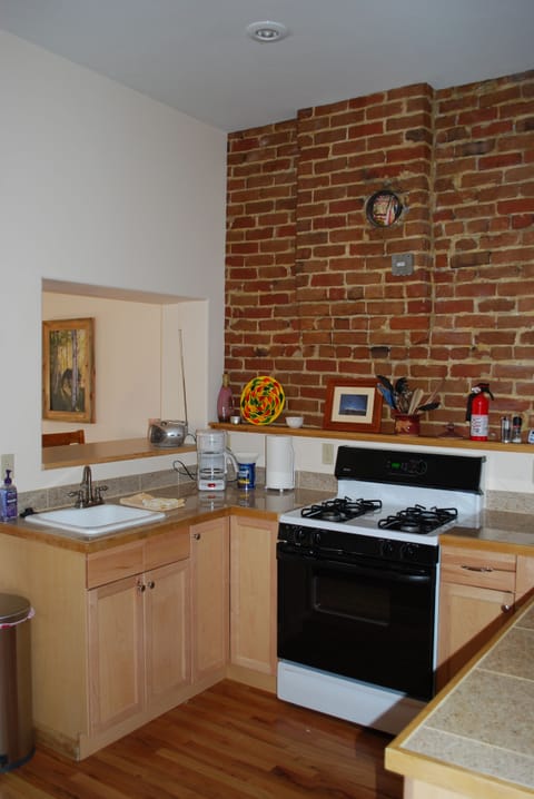 Appliances: gas range, dishwasher, refrig, coffee maker, microwave & blender