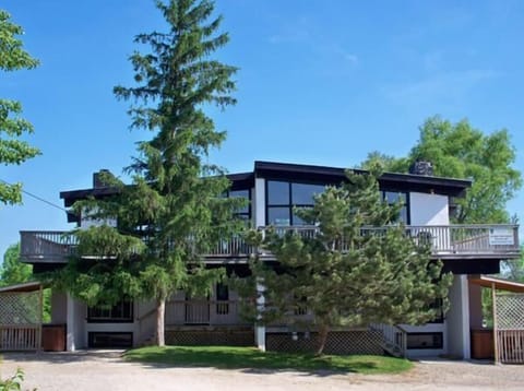 6 bdrm Swiss style cottage, exterior 