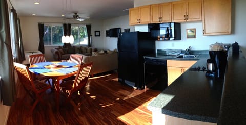 Hale full size, fully stocked kitchen. 