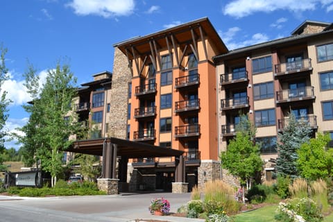 Trailhead Lodge