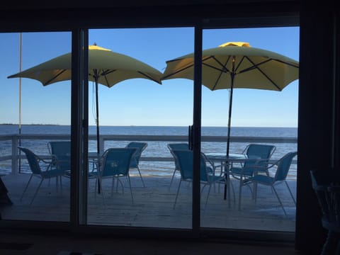 Serene Beachouse on Lake Huron with beautiful beachfront