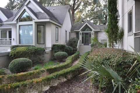 Rear courtyard between house and guest wing