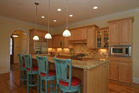 Enjoy Breakfast at the Granite Bar Area in Kitchen