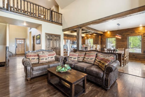 Livingroom, open to the kitchen and dining room