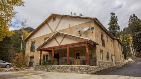 Exterior of the Inn at Taos Valley
