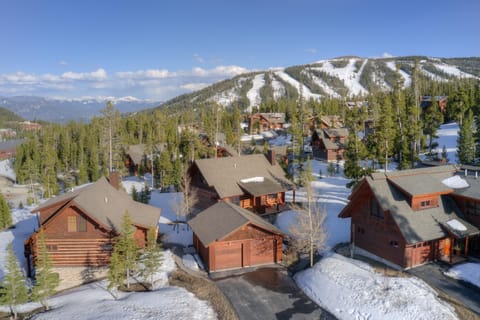 Cabin with detached garage. Right side only & parking in front. 