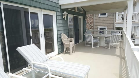 Beach side deck - full view