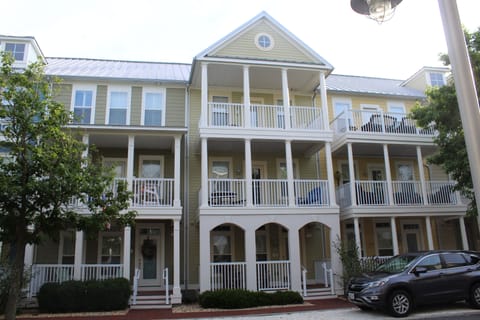 Gorgeous TH with 3 covered front decks