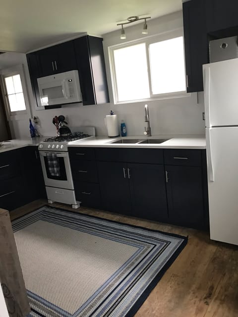 New stainless steel cookware.  Cedar Lodge has city water.