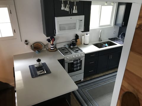 Full kitchen. dishes, barware. utensils. basic paper products, & linen provided.