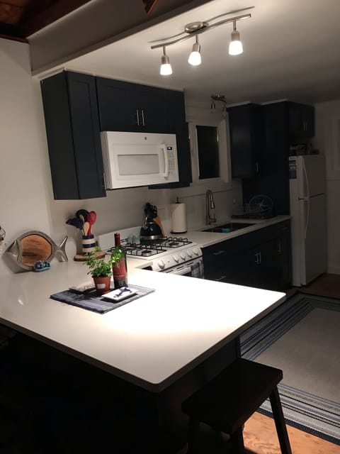 Great lighting throughout.