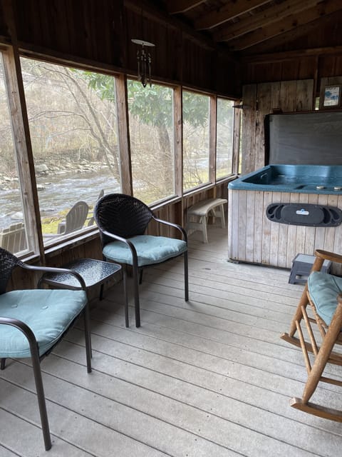Indoor spa tub