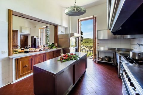 Main kitchen_2nd view