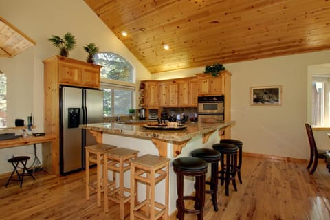  Prepare your meals in this spacious kitchen on beautiful granite countertops.