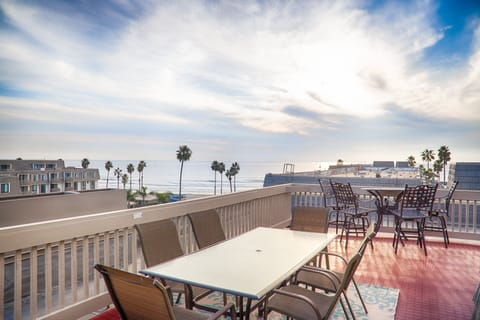Ocean VIEW, Roof Top Balcony!!!