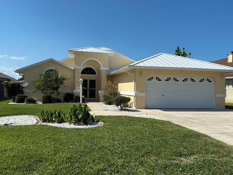 Pet friendly Salt water canal home