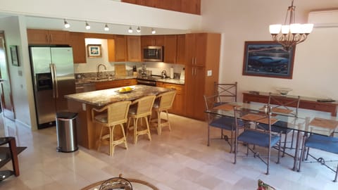 Kitchen & diningroom