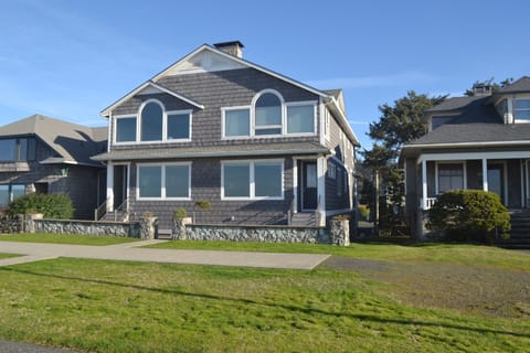 761 S. Prom shares a common wall with 757 S. Prom
