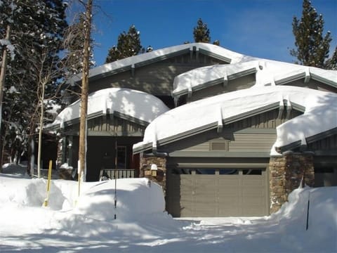 Shuttle Stop is Just Down the Drive Way or You Can Walk to Eagle Lodge