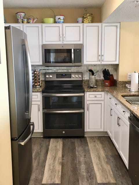 New appliances. A double oven for guests' convenience.