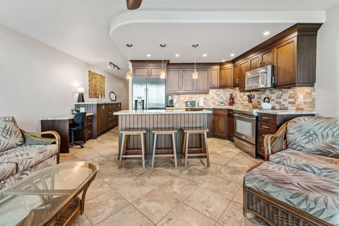Gourmet kitchen with island & 3 bar stools.breakfast bar & 3 stools.