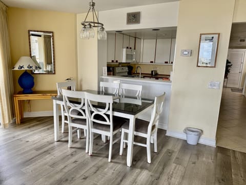 Dining Area Seats Six