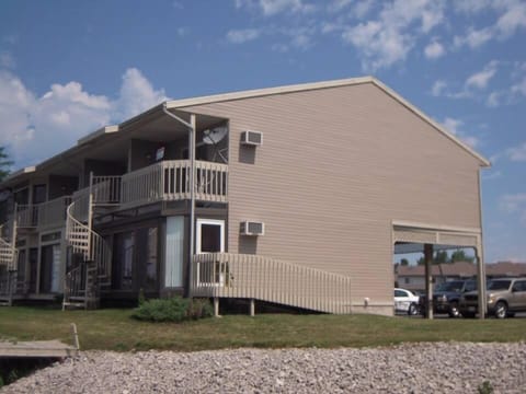 First floor unit with handicapped friendly ramp. 