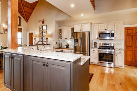 Kitchen and dining area