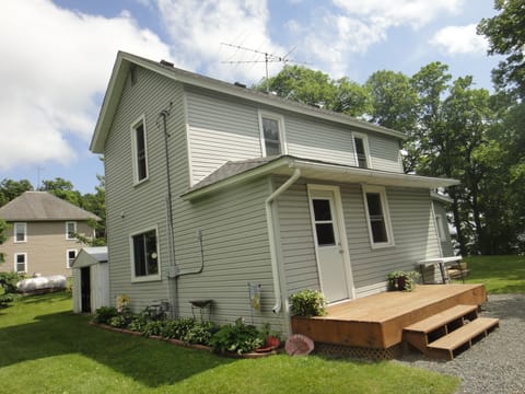 Back side of the cabin.