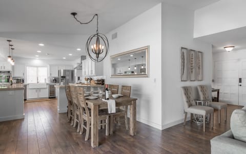 6-seat indoor dining table