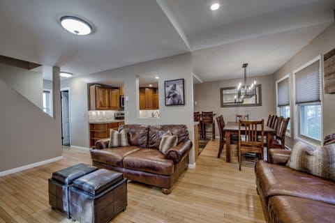 Living Room with comfortable Italian leather couches and cable TV
