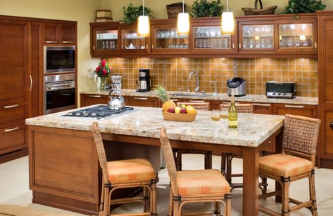 Well Equipped Kitchen with lots of storage - Perfect for preparing family meals.families to cook together