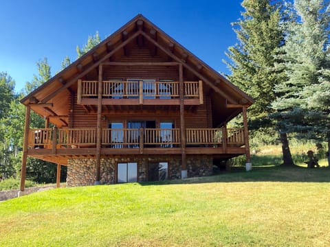 Beautifully furnished chalet-style log home in a great location on golf course.