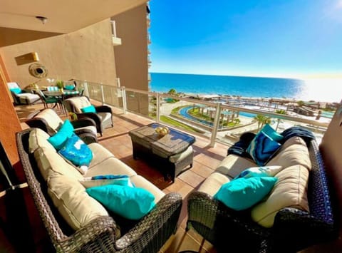 Cozy  Balcony with ocean views 