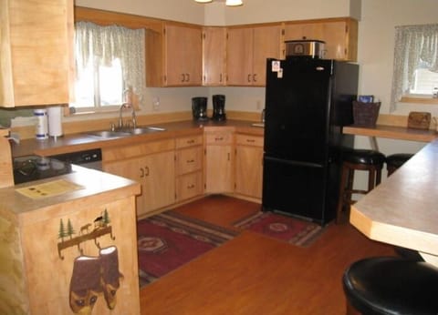 Fabulous large kitchen! 2 refrigerators & breakfast bar/eating area