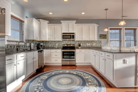 The backsplash reflects different colors.