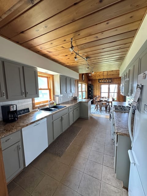 Full Service Kitchen