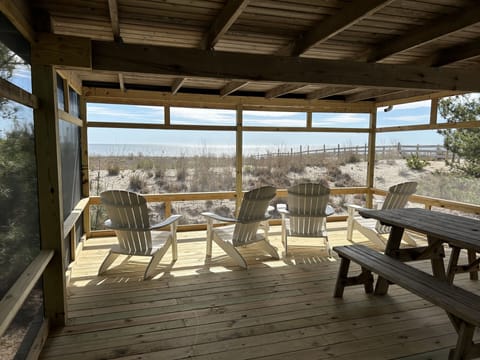 Exterior, screen enclosed deck overlooking the beach. (May 7, 2023)