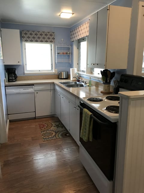 Fully equipped Kitchen with dishwasher