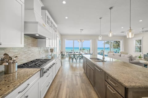 Even when you're cooking you won't miss out on the infinite views right outside.