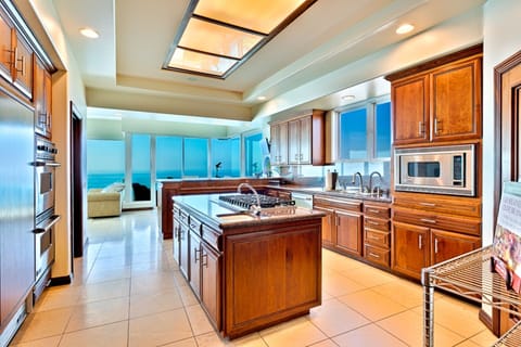 Large open kitchen with Viking & Subzero appliances, ocean views & eating nook
