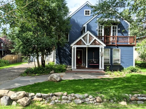 Parking for 1 in the garage and 3 on the driveway.