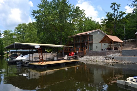 NEW Spring 2019 - outdoor seating under pavilion
