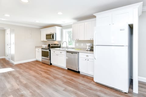 2nd floor kitchen, stainless steel appliances, new cabinets, dishwasher