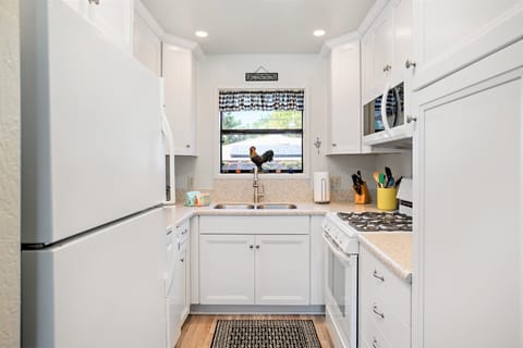 Kitchen has beautiful new countertops, dishwasher & microwave. Gas range/oven.